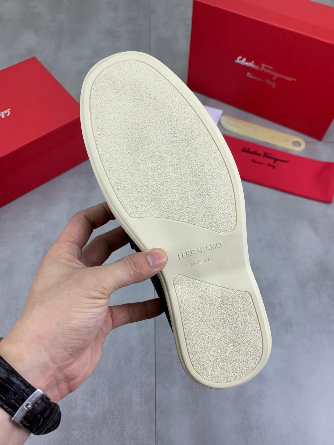 Men's Men's Shoes 💰P580💰[New Style] Water-dyed Niuli 🆘[Salvatore Ferragamo] Ferragamo's latest casual business leather shoes for men! Listed simultaneously! The fabric is made of specially imported original pebbled calfskin, and the lining is made of imported water-dyed cowhide. It is absolutely luxurious and leads the fashion trend. Matching code: 38-44 (45 and 46 can be customized) Black, brown and burgundy colors available